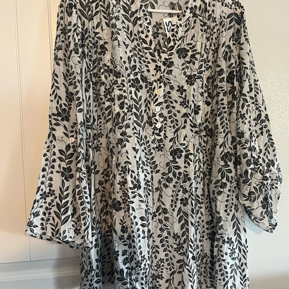 Indigo Rose plus size 3x floral Black and White Blouse NWT